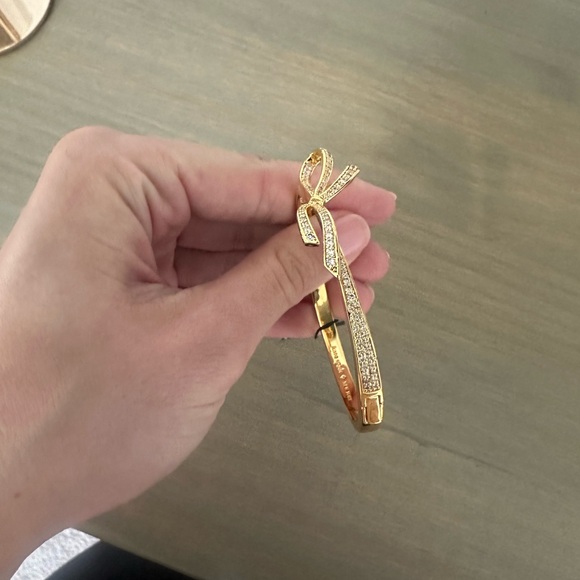 Elegant Gold Bow Bracelet - Picture 3 of 5